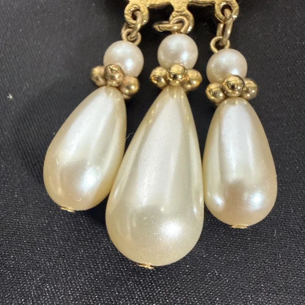 Vintage Brooch Womens Gold Red Crystal Faux Pearl Teardrop Dangle Filigree